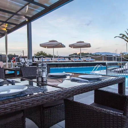 Armonia Hotel 3* 니드리